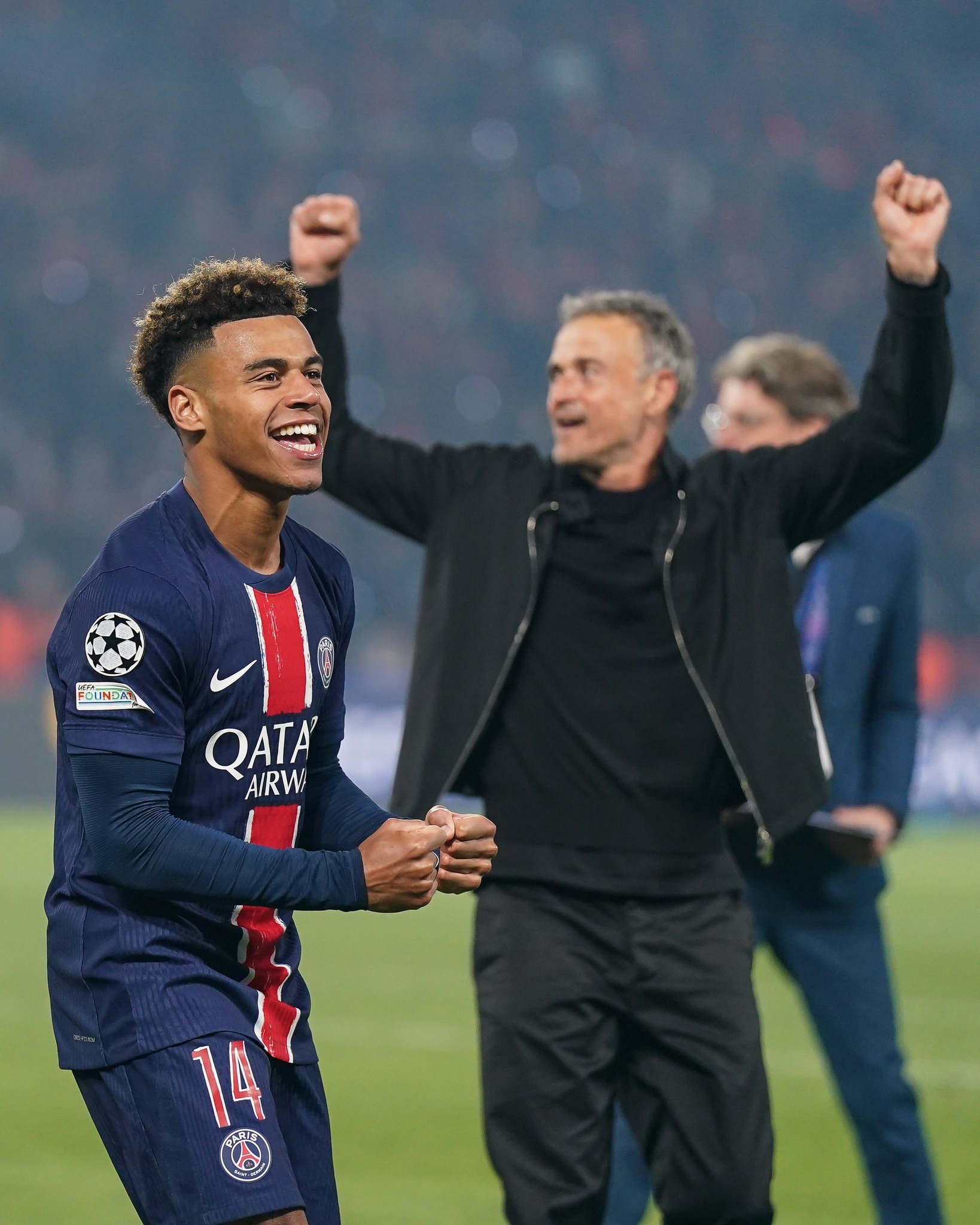 包含转折点巴黎圣日耳曼迎来里程碑，欧篮联今夜攻防权衡，球迷炸锅，临场指挥获称赞的词条